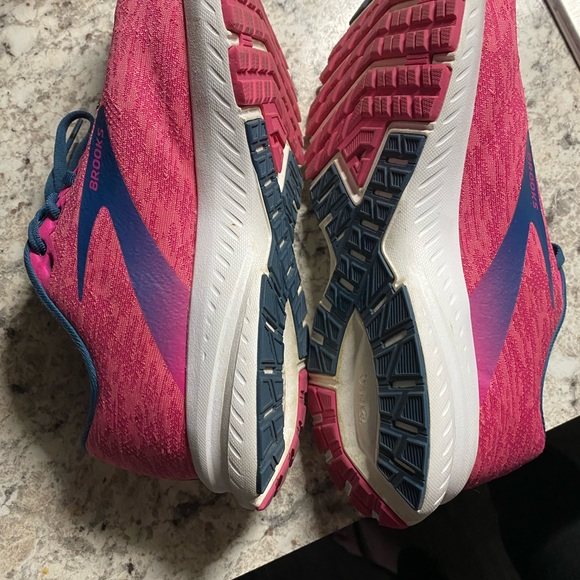 Brooks Launch 7 - Picture 2 of 2